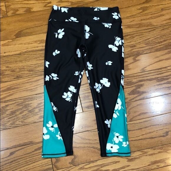 Fabletics Tuberose Capri No Slice, No Dice Legging - Picture 2 of 10